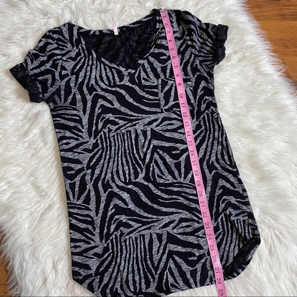🔥SOLD🔥 Zebra Striped T-Shirt Black Gray Large - Picture 14 of 16